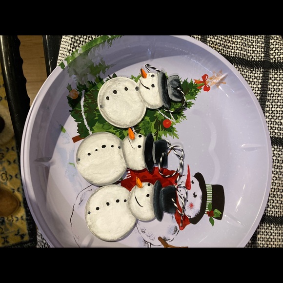 Folk Hand painted napkin holder snowman, ornaments, towels, plate. Curtain ties - Picture 8 of 13